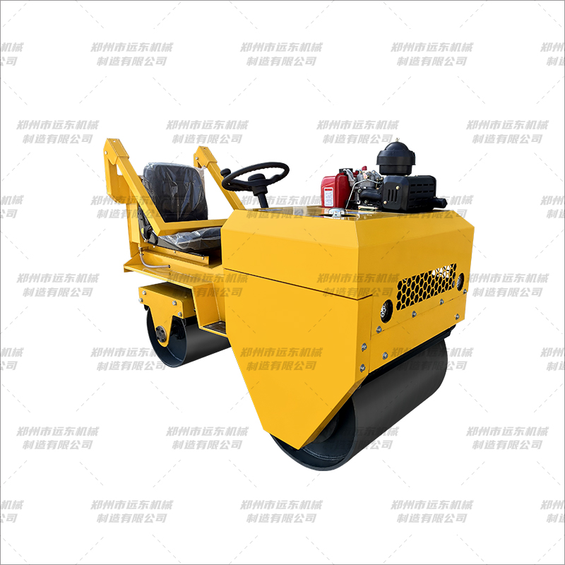 FVR850座驾式压路机(图1) FVR850座驾式压路机(图1)